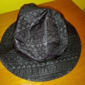 Bucket hat